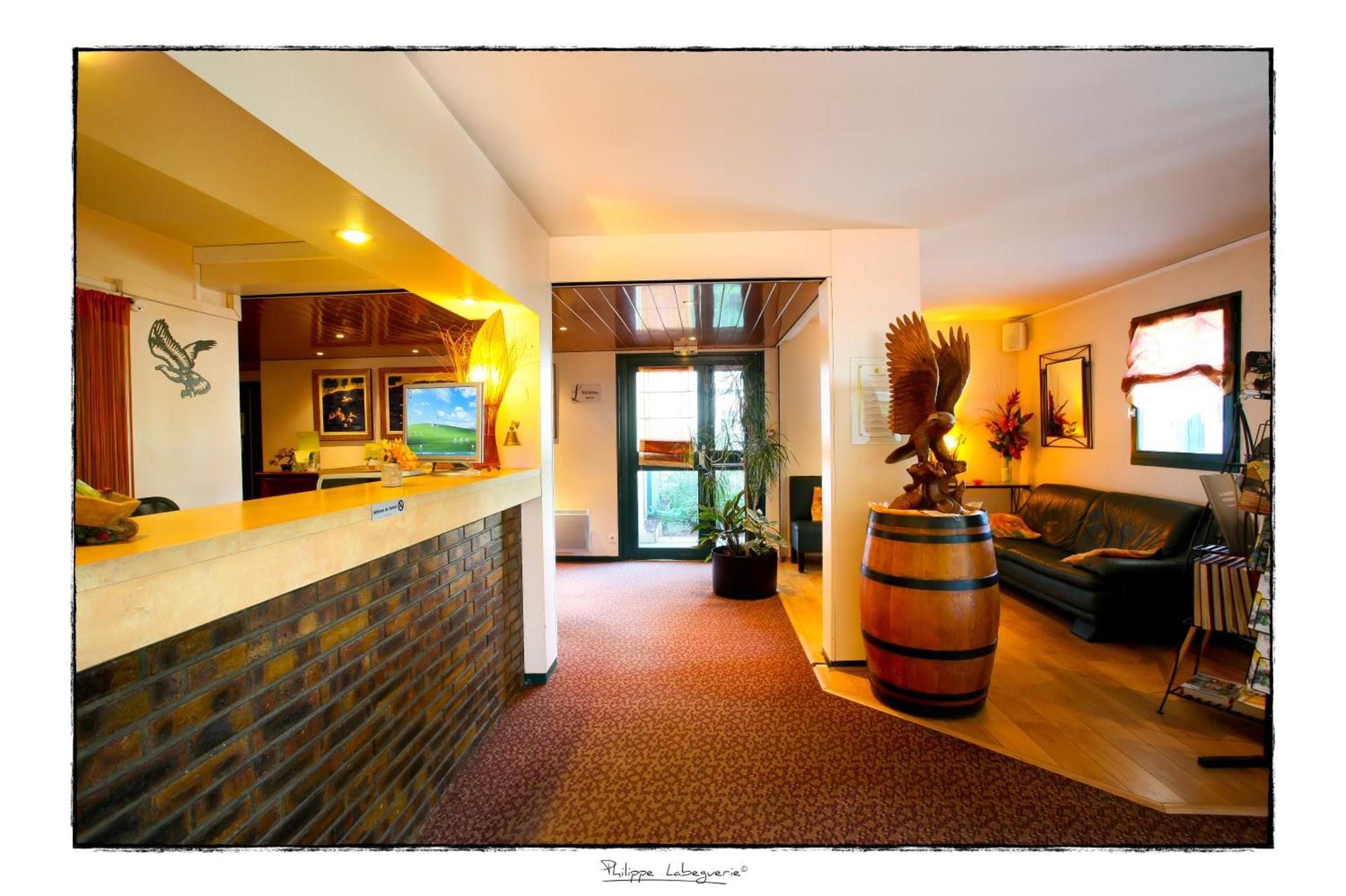 Logis Hotel Horus Restaurant Les Bruyeres Toulenne Exteriör bild