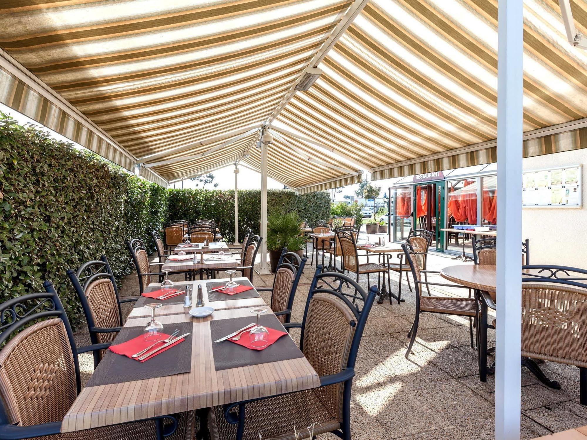 Logis Hotel Horus Restaurant Les Bruyeres Toulenne Exteriör bild