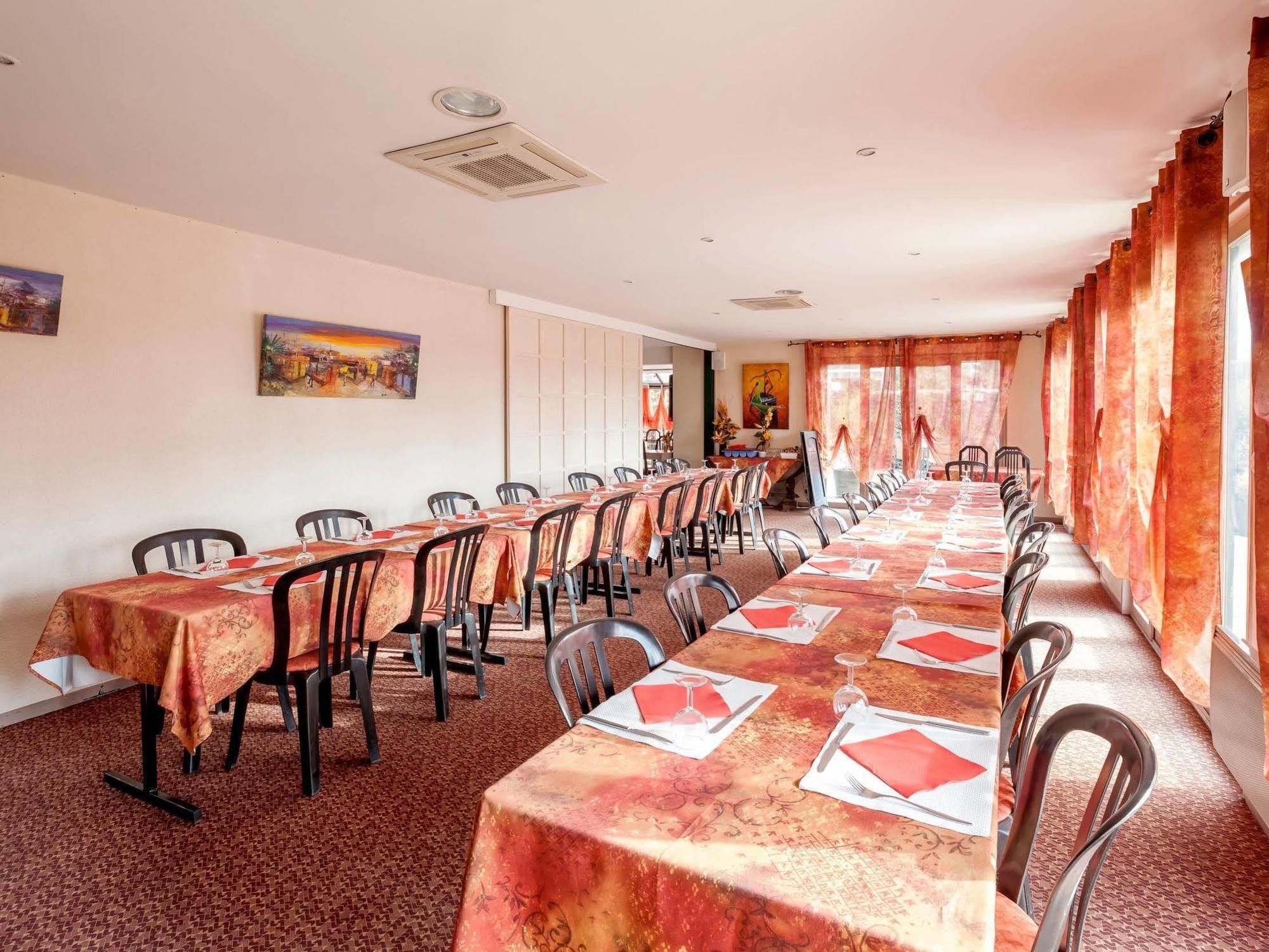 Logis Hotel Horus Restaurant Les Bruyeres Toulenne Exteriör bild