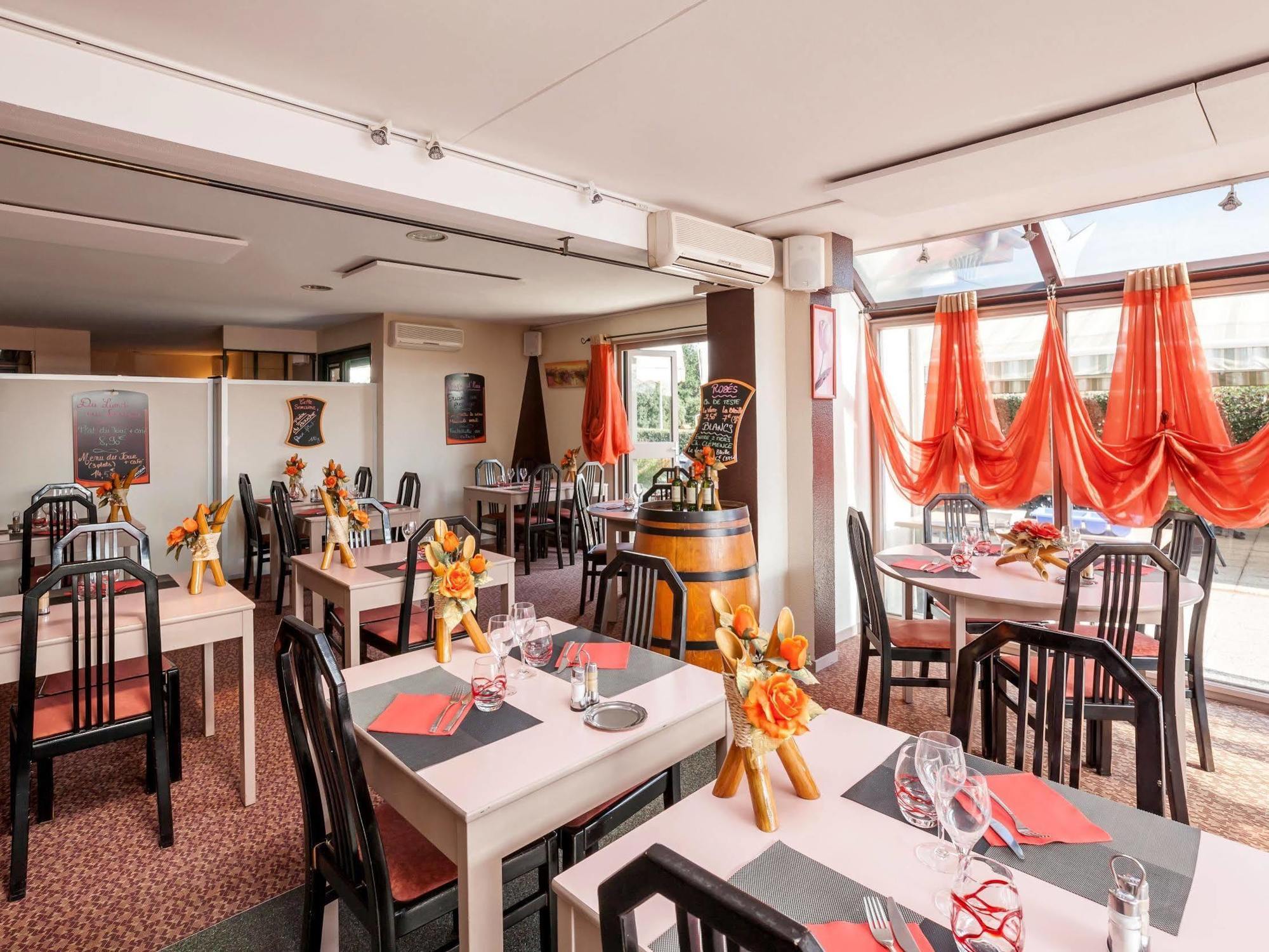 Logis Hotel Horus Restaurant Les Bruyeres Toulenne Exteriör bild