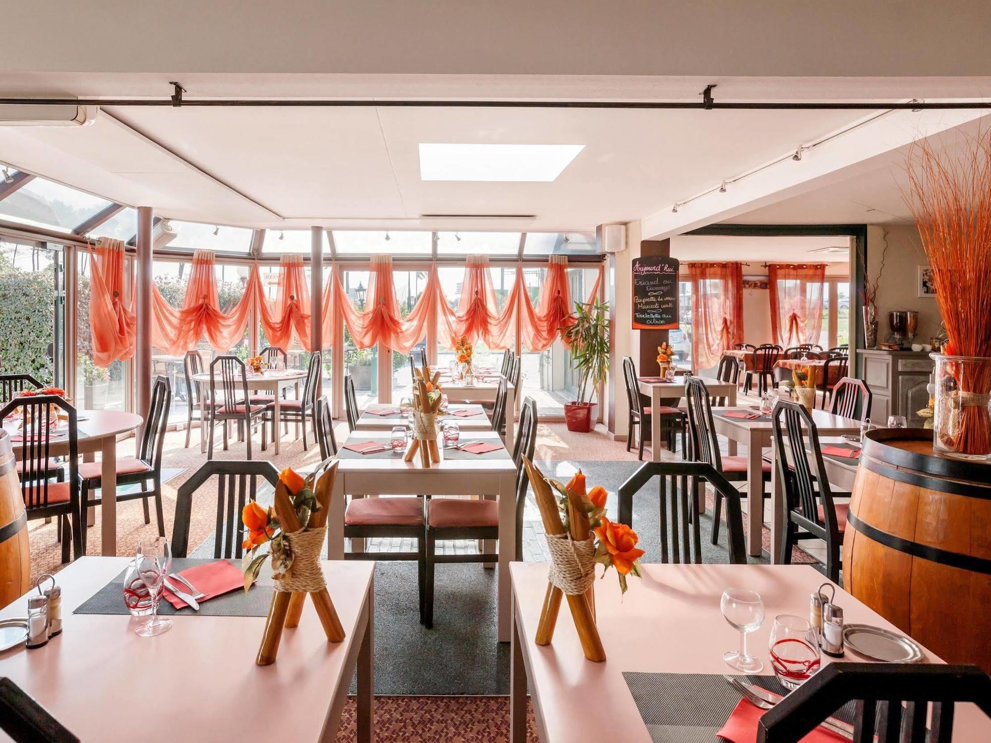 Logis Hotel Horus Restaurant Les Bruyeres Toulenne Exteriör bild