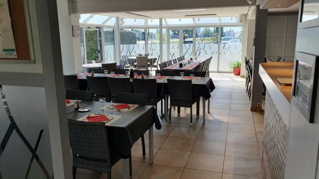 Logis Hotel Horus Restaurant Les Bruyeres Toulenne Exteriör bild