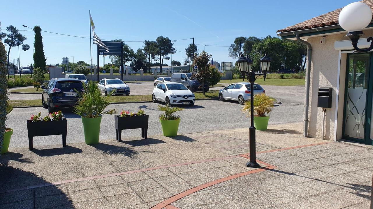Logis Hotel Horus Restaurant Les Bruyeres Toulenne Exteriör bild