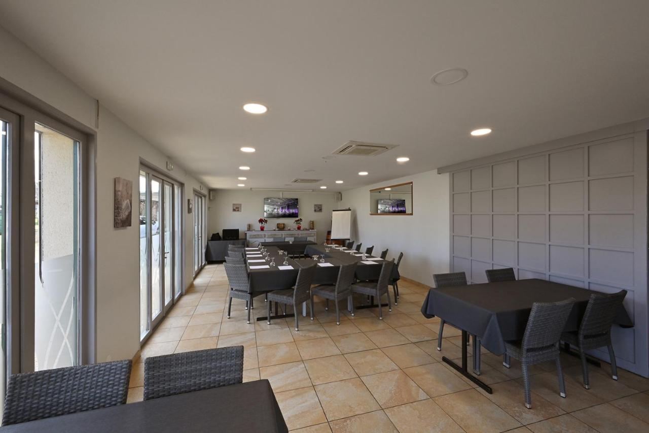 Logis Hotel Horus Restaurant Les Bruyeres Toulenne Exteriör bild